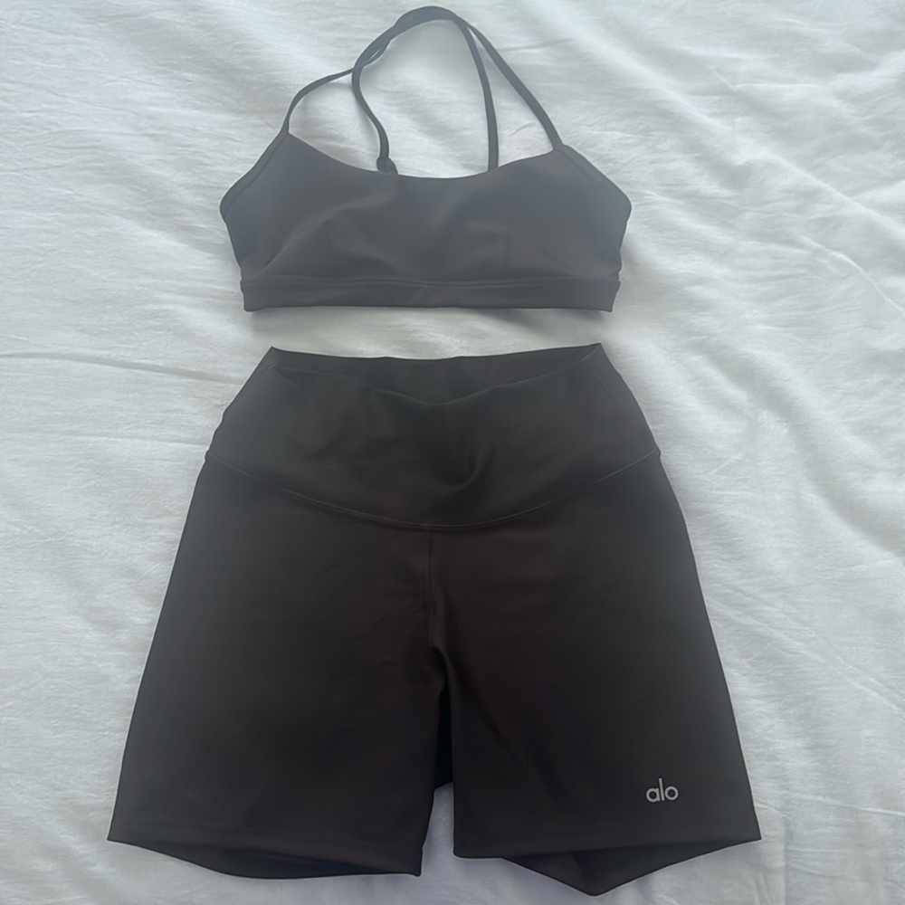 Alo 5" Airbrush High-Waist Biker Short and Airlift Intrigue Bra BUNDLE